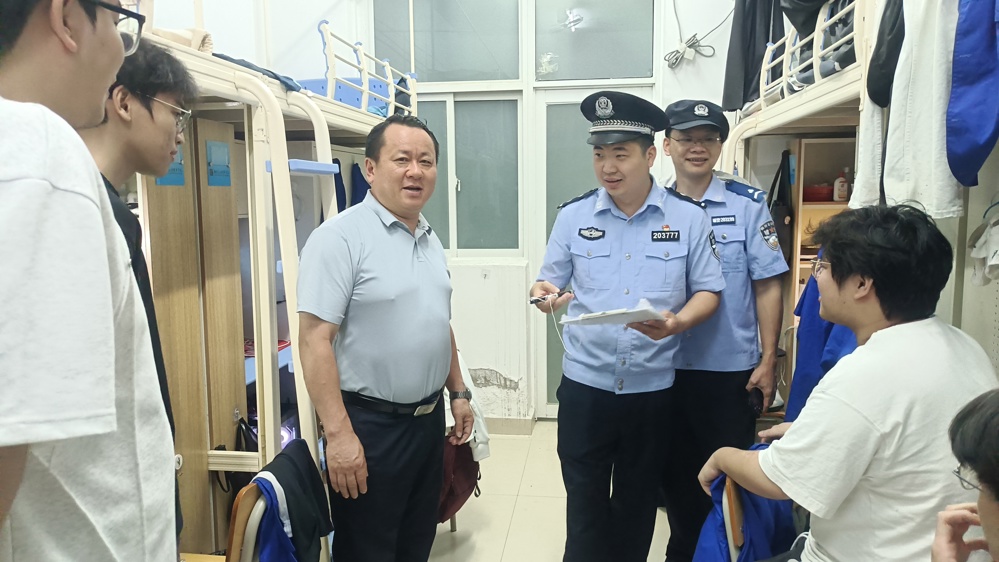 警校联动筑防线 走访排查护平安——官塘派出所与taptap官网联合开展宿舍走访排查行动