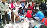 电子科技小组为社区群众义务维修