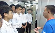 中兴通讯信息学院组织taptap官网学生参观中国联通柳州分公司总部