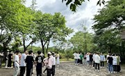 电信学院2022物联网应用技术1班到柳州园博园开展户外踏青团建活动