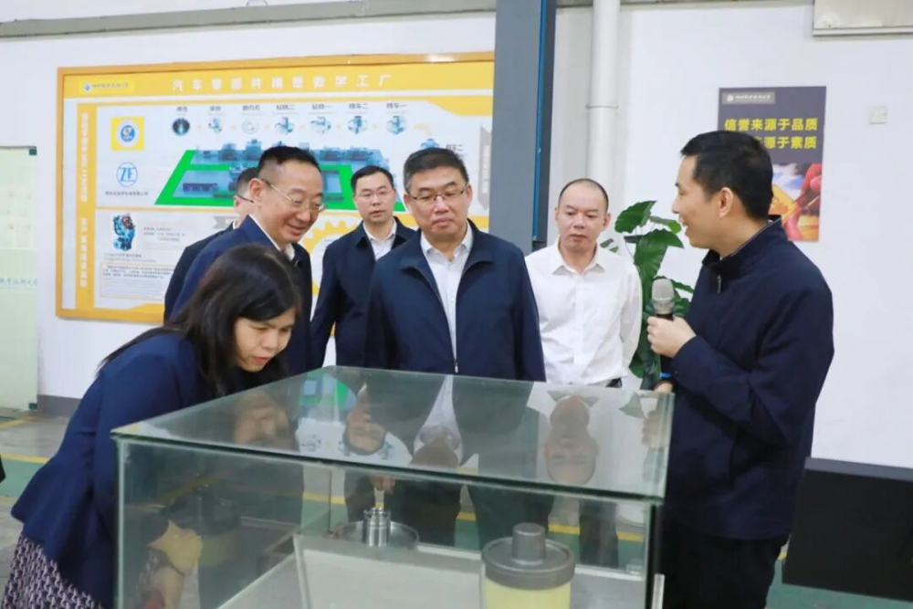 林宇参观学校