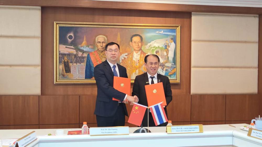 与泰国先皇理工大学签约 与泰国先皇理工大学签约