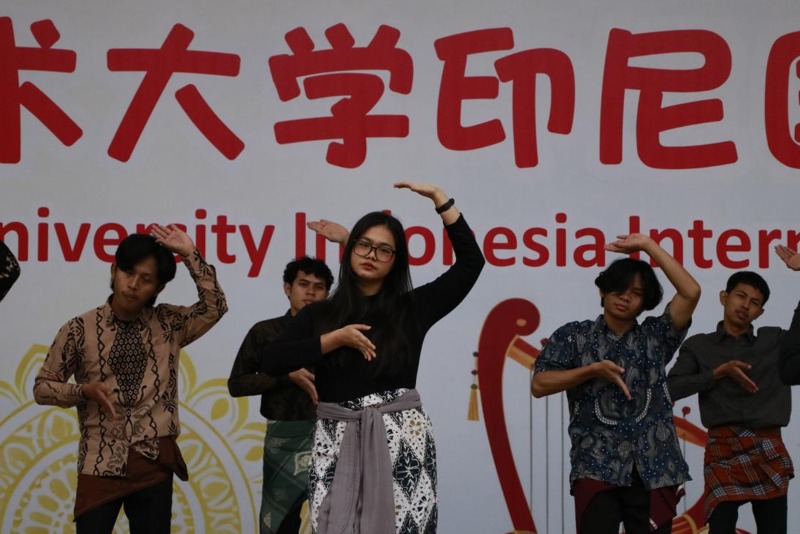 传统印尼舞蹈表演.jpeg 传统印尼舞蹈表演.jpeg