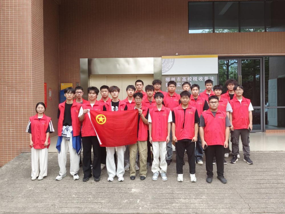 机电工程学院开展“清扫校园践初心 志愿服务显担当”志愿活动