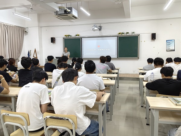 筑牢反诈防线，守护财产安全——2025工业机器人技术2班开展反诈安全教育主题班会