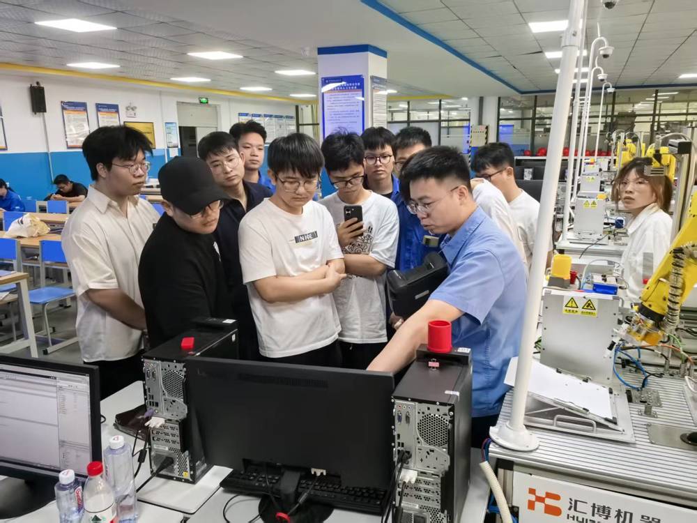 taptap官网成功承办广西汽车集团职工职业技能大赛工业机器人系统集成与调试赛项