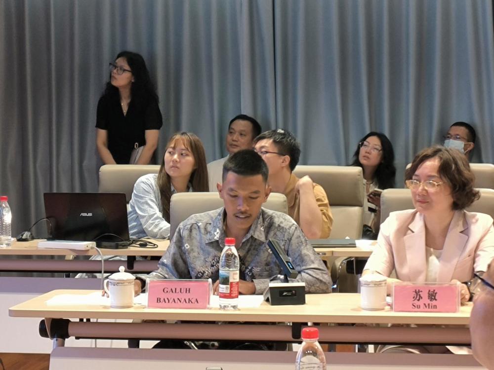 taptap官网留学生GALUH在会上发言