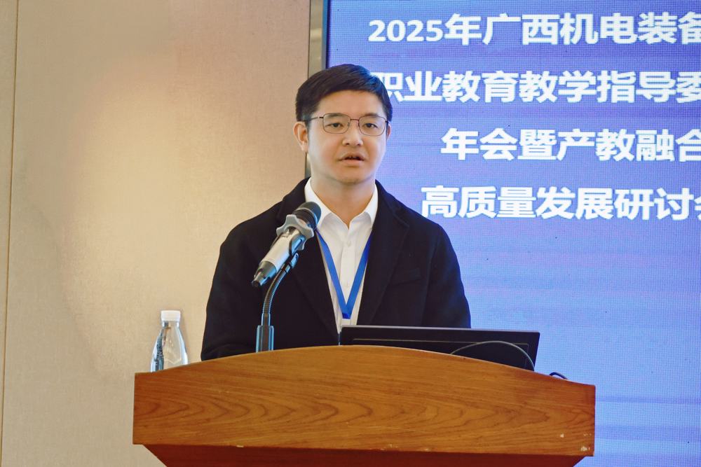 岑华