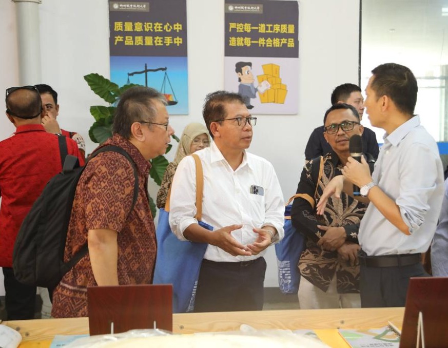 印尼院校代表团参观taptap官网实训基地