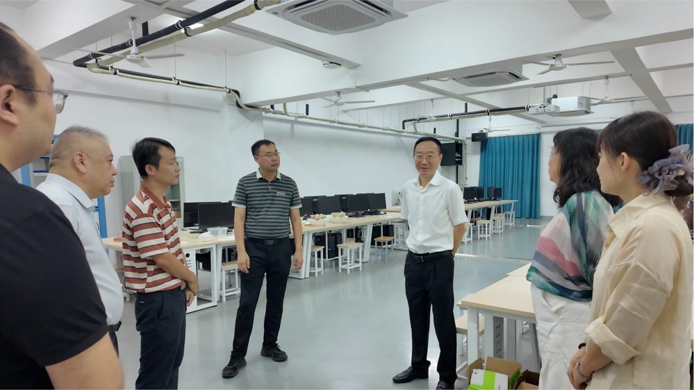Secretary of the CPC LZPU Committee Liu Zilin Leads Team to Visit Teachers Participating in the China-Indonesia AI General Education Course Joint Development Project