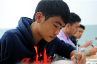 【柳职学子】学会与残缺相伴的独臂工科男—记taptap官网汽车工程学院2016汽运1班学生黄才高