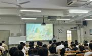 校党委书记刘子林、校长甘金明深入课堂讲授思政课