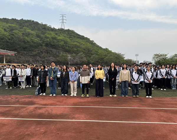 师生奏唱国歌