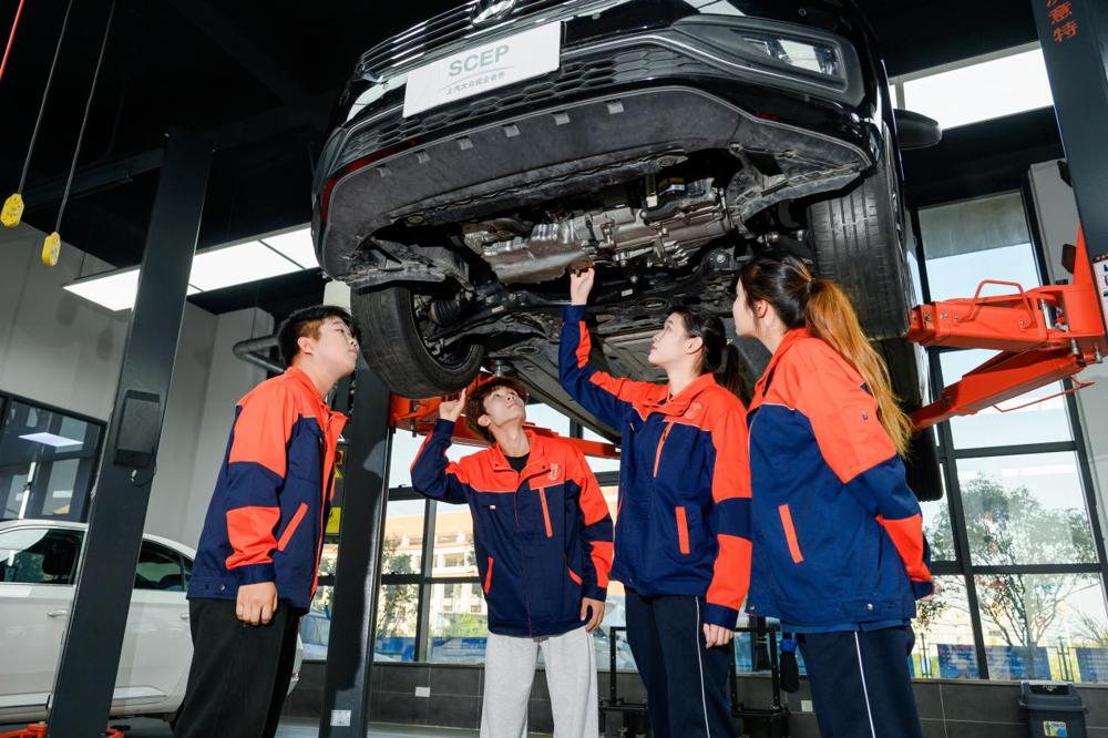 5.学生实习实景图2 5.学生实习实景图2