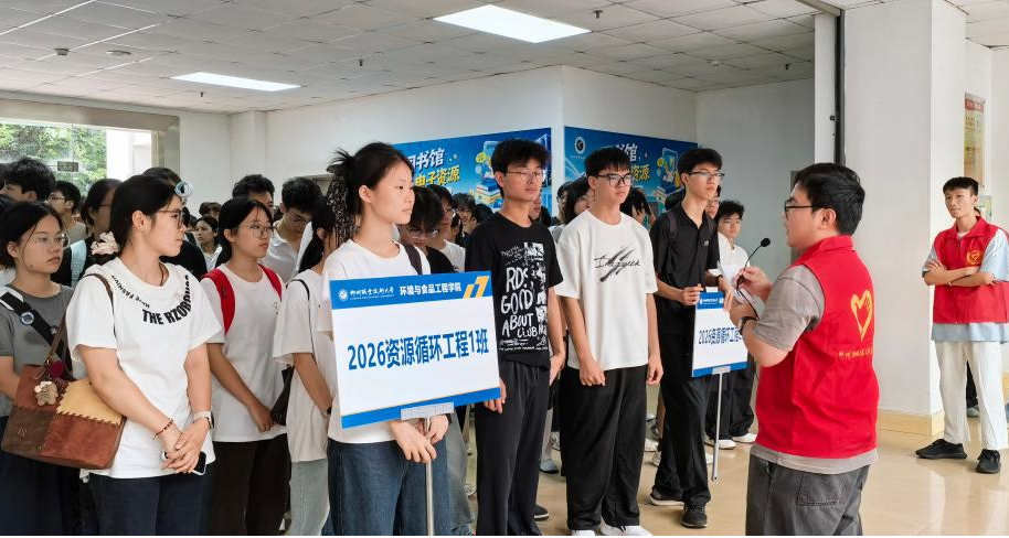 志愿者讲解现场 志愿者讲解现场