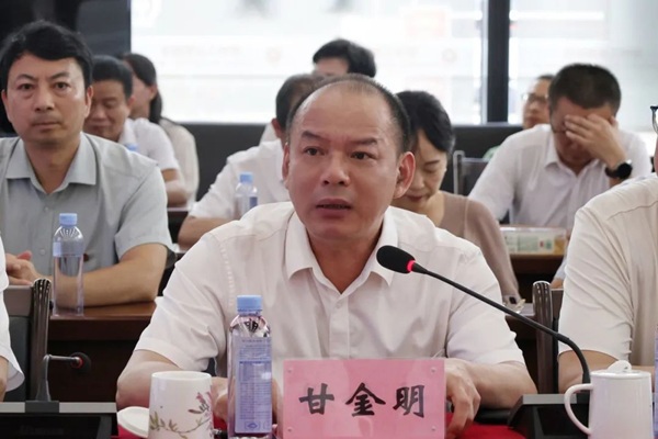 taptap官网党委副书记、校长甘金明介绍学校战略发展规划