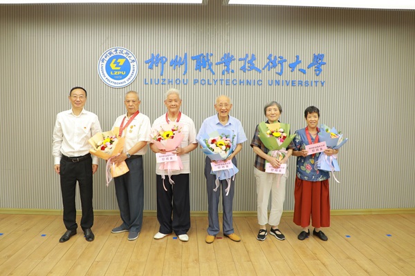 慰问老党员、优秀党员代表2
