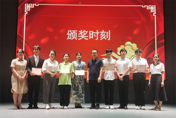 taptap官网第一届礼仪情景剧大赛社湾校区颁奖现场