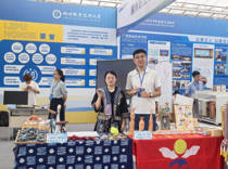 taptap官网艺术学院师生携非遗植物染作品亮相广西职教周获好评