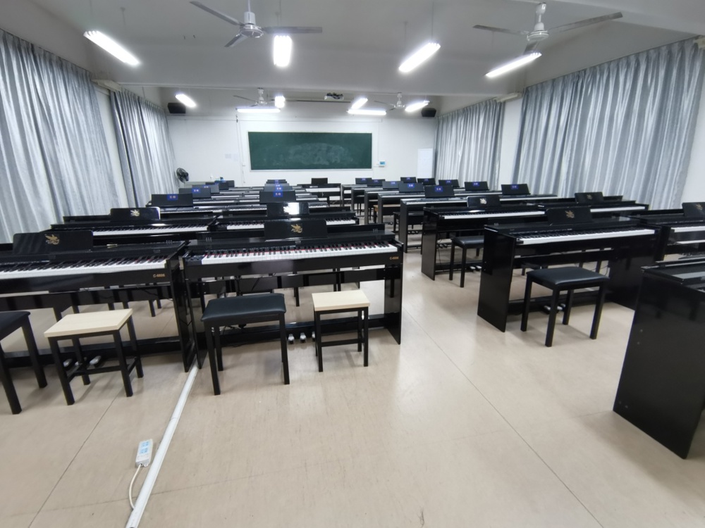 F:\教学团队\优质专业建设\音乐教育专业介绍(2023.5.8)\音乐教育专业介绍(2025.10.30)\2025.11.4实训室图片\304.jpg