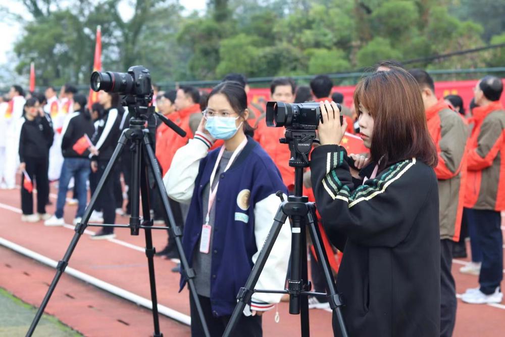 学生室外拍摄